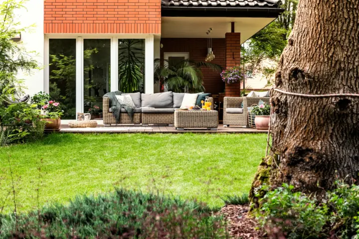 tuinset buiten in een nieuwe tuin | Meer Groen Hoveniers – hoveniersbedrijf in Zwolle